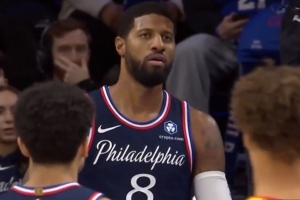 说你什么好！老鹰三分不中&队友篮板卡好位 乔治收板黄油手出界