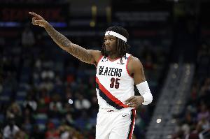 上来就是干这个的！罗威反击底线空切接球吃饼暴扣！