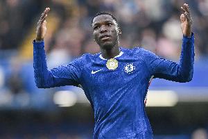 近9场对手有球员被罚下的英超比赛，阿森纳7胜2平保持不败