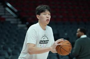 手这么冷？杨瀚森半场出战4分半3中0&三分三不沾 仅1板&正负值+3