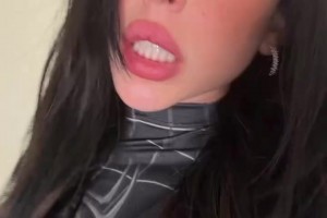 亚马尔前女友扮演黑色蜘蛛侠秀身材，难道是被分手刺激到了嘛