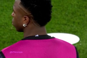 戴维斯与梅西换球衣时一波三折，先是基米希捣乱，后是穆勒想要走