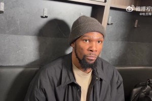 动作似乎有点不雅？德章泰-穆雷的女友在夜店疯狂扭臀乱舞