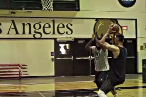 文班亚马劈叉那一刻真的惊呆了，这可是和姚明一样高的人啊