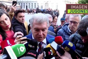 拉波尔塔接受采访时被皇马球迷打断！他笑谈：昨天很难熬吧