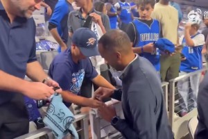 独行侠GM从遭遇人生威胁到连续给签名 才几个月达拉斯就变天？