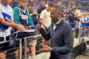 哈登：好好好！你们都来演我是吧？！