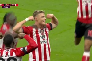 8场连续零封金身告破！巴拉德乱战前插破门，阿森纳0-1落后桑德兰