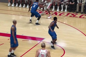 600万请来的还是输了！周琦赛前调戏工作人员，没想到后者直接走了