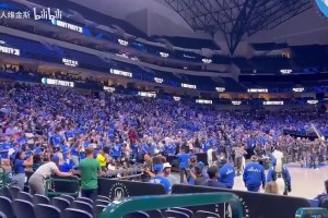 被解雇了！独行侠经理Nico此前给球迷签名，偏偏漏掉了身穿东契奇球衣的那位