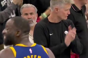 被吹了隔扣后，格林得意的小表情，文班都快被气哭了.....