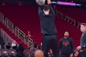 冲突过后训练依旧！火箭队内训练，谢泼德玩暴扣，伊森练抛投！