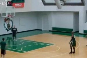 哪个影响更大？莫里斯：克莱状态低迷因为新女友&球队没控卫！