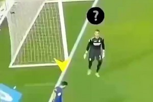 实拍萨巴伦卡与安东内拉聊天，梅西老婆这一对比感觉好娇小~