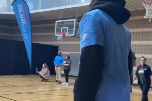 安哥拉队长此前赛后：我拿到了梅西签名球衣，还被他穿了2次裆！