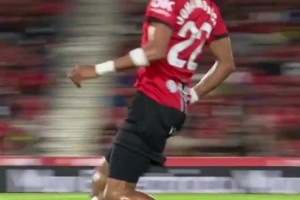 多少仁的足球圣殿啊！21秒带你感受拜仁主场的球员介绍环节！