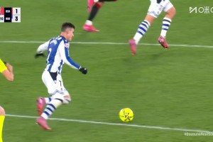 太惊人了！皇家社会前锋巴雷内切亚中圈无解吊射破门！