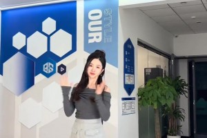 说实话！！优姐直播比赛的时候大家在认真看什么？