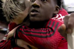 控制、转身、终结回顾梅努复制马切达的经典进球